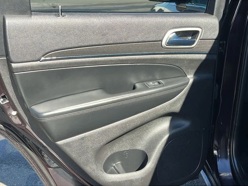 Used 2018 Jeep Grand Cherokee Limited image 25