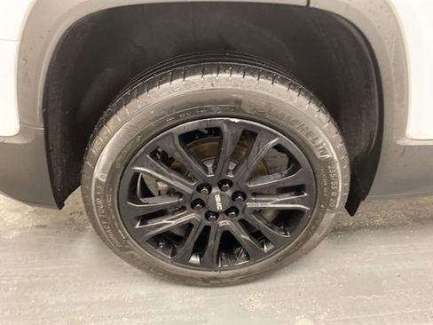 Certified 2023 GMC Acadia SLE w/ Driver Convenience Package image 30