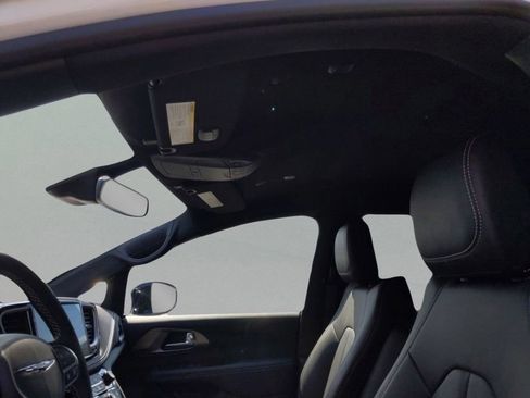 New 2026 Chrysler Pacifica Select image 15