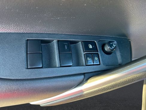 Used 2022 Toyota Corolla Cross XLE FWD image 13