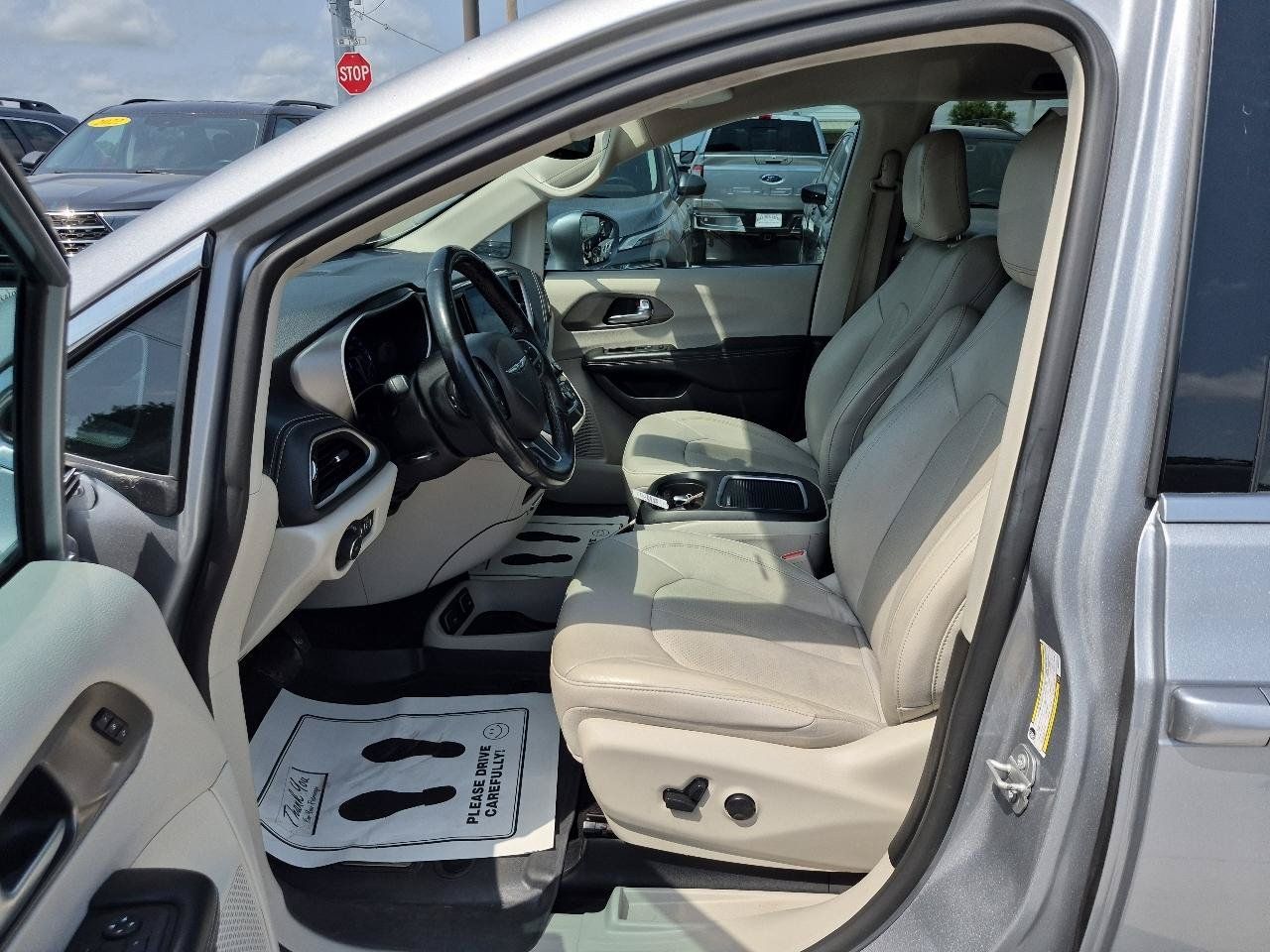 Used 2021 Chrysler Pacifica Touring-L FWD image 16