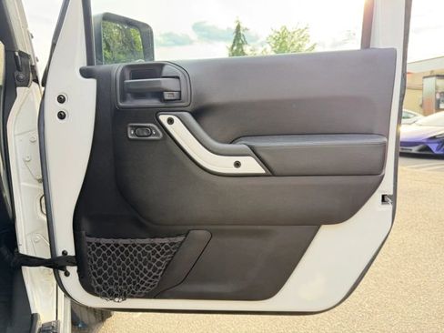 Used 2015 Jeep Wrangler Sahara AWD/4WD image 22