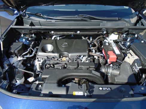 Used 2021 Toyota RAV4 XLE FWD image 17