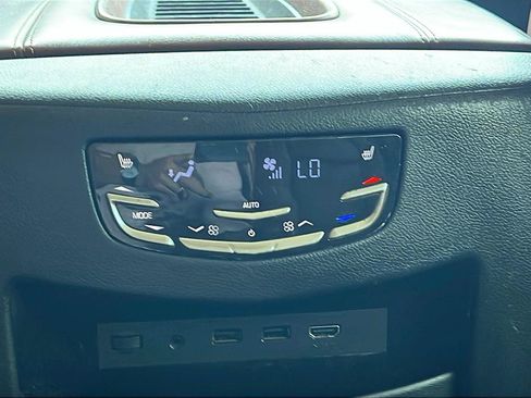 Used 2019 Cadillac Escalade ESV Luxury AWD/4WD image 28