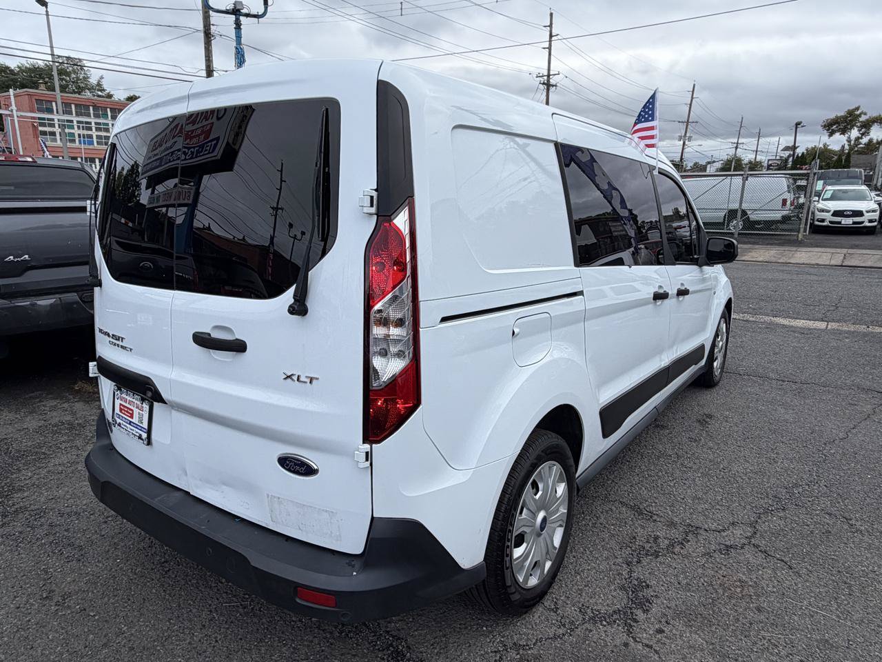 Used 2023 Ford Transit Connect XLT FWD image 12