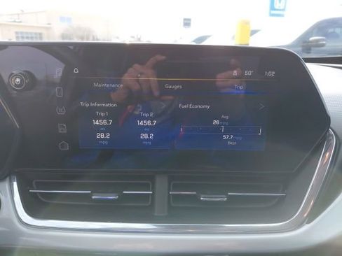 Used 2025 Chevrolet Trax LT image 18