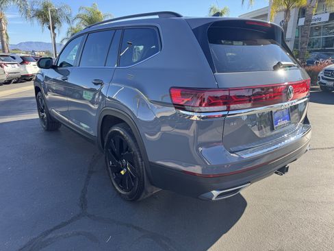 Certified 2025 Volkswagen Atlas SE w/ Panoramic Sunroof Package image 8