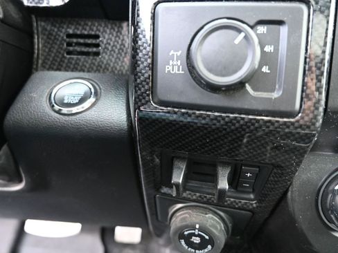 Used 2021 Ford F250 Lariat w/ Lariat Ultimate Package AWD/4WD image 27