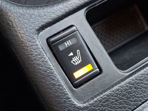 Used 2018 Nissan Rogue SV w/ Premium Package image 24