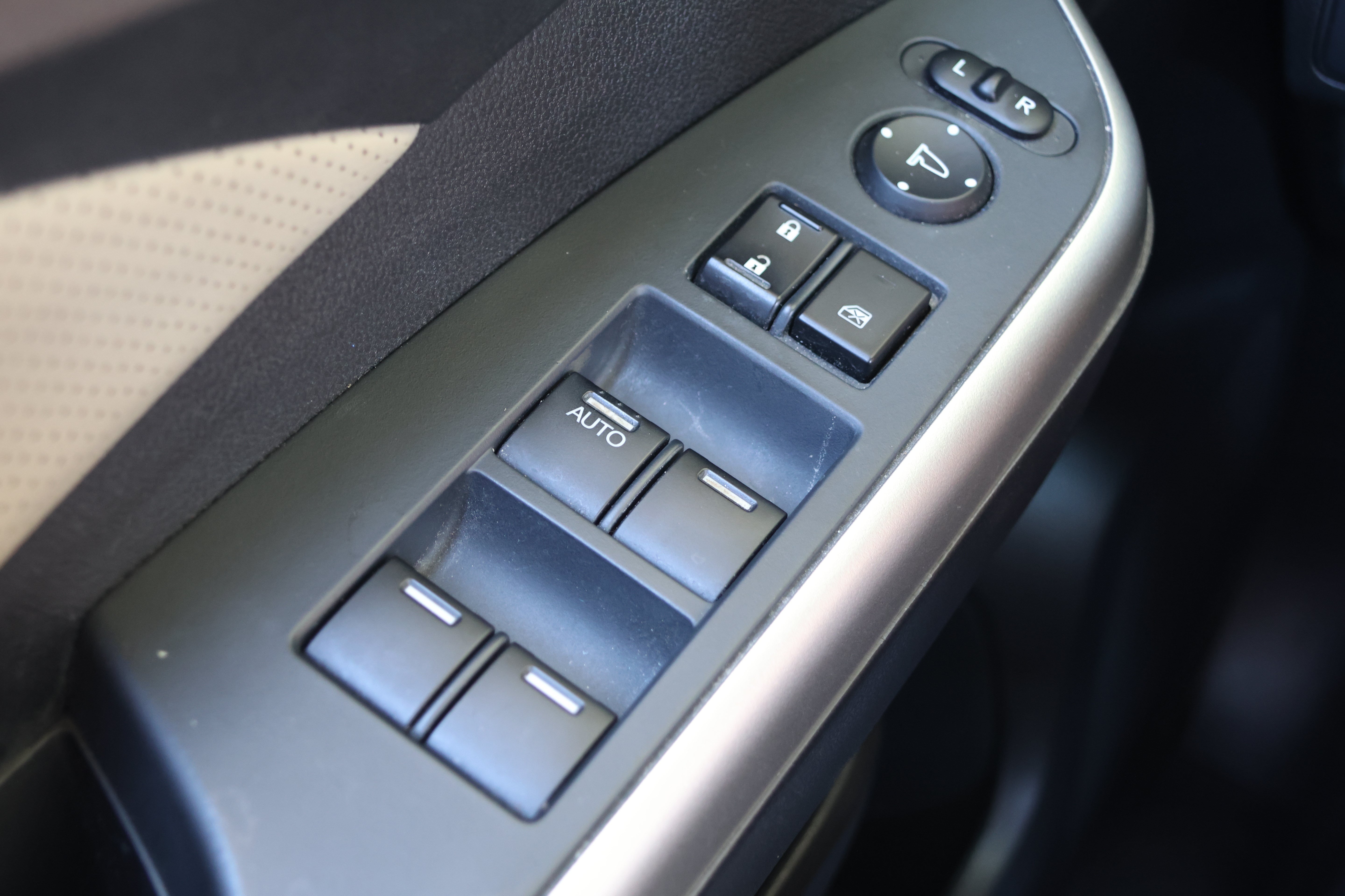 Used 2015 Honda CR-V Touring image 14