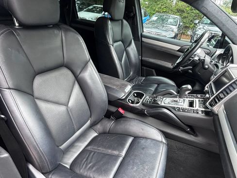 Used 2016 Porsche Cayenne GTS AWD/4WD image 9