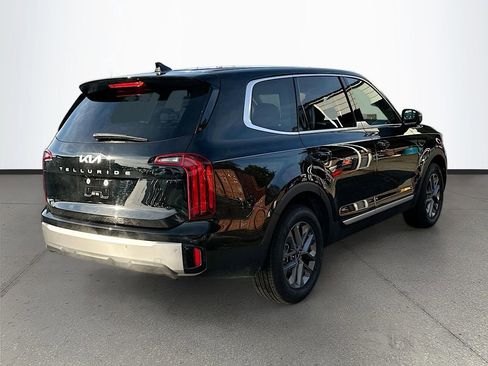 Certified 2025 Kia Telluride LX image 7