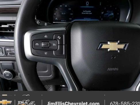 Certified 2024 Chevrolet Suburban LT RWD image 11