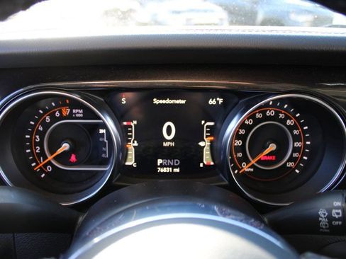 Used 2019 Jeep Wrangler Unlimited Sahara image 16