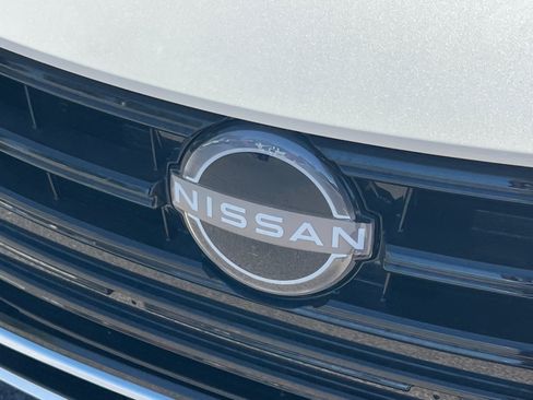 Used 2025 Nissan Versa SV w/ Trunk Package FWD image 23