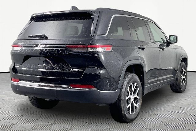 Used 2024 Jeep Grand Cherokee Limited w/ Trailer Tow Package AWD/4WD image 5