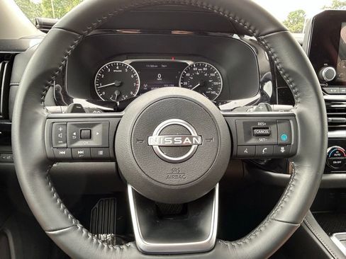 Used 2025 Nissan Pathfinder SV w/ Black Appearance Package image 27