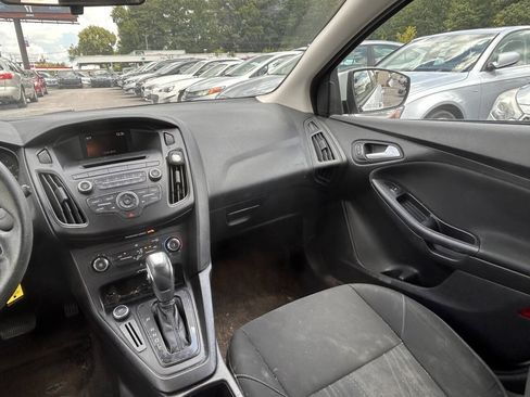 Used 2015 Ford Focus SE FWD image 6