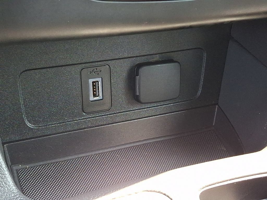 Used 2017 Ford Escape SE w/ SE Cold Weather Package FWD image 24