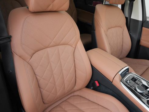 Used 2025 BMW X7 xDrive40i image 11