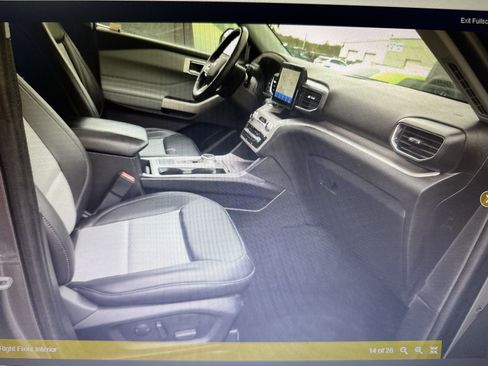 Used 2023 Ford Explorer XLT w/ Equipment Group 202A image 8