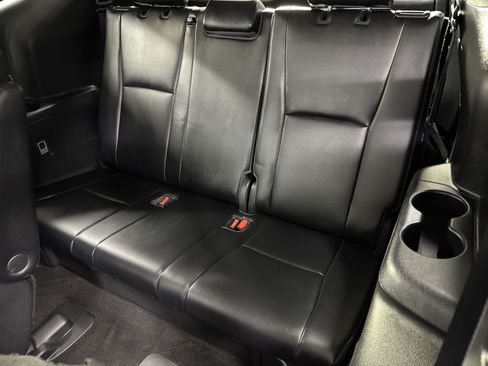 Used 2023 Toyota Highlander XLE FWD image 38