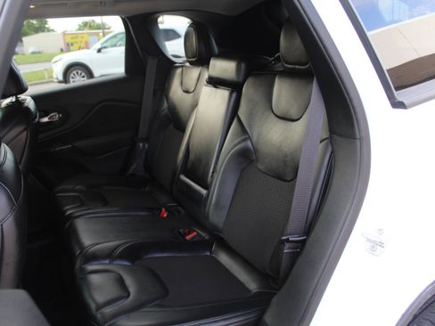 Used 2021 Jeep Cherokee Latitude Plus AWD/4WD image 21