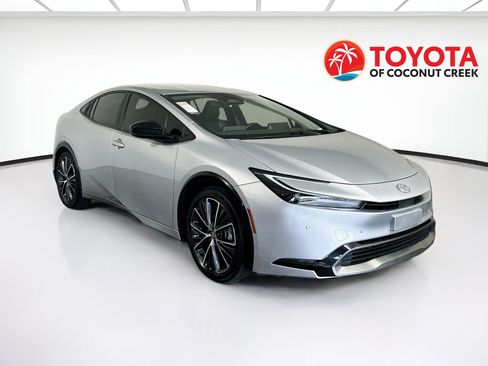 Used 2023 Toyota Prius XLE FWD image 1