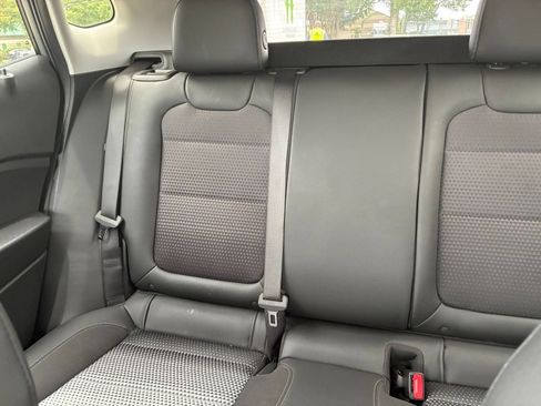 Used 2025 Chevrolet Trax LT w/ LT Convenience Package FWD image 36