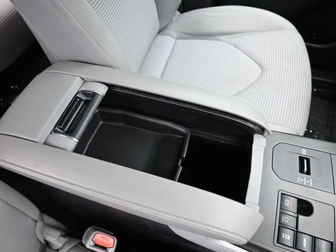 Used 2023 Toyota Highlander L FWD image 39