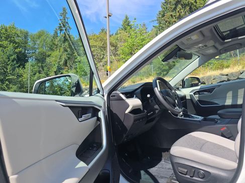 Used 2025 Toyota RAV4 XLE w/ Convenience Package AWD/4WD image 23