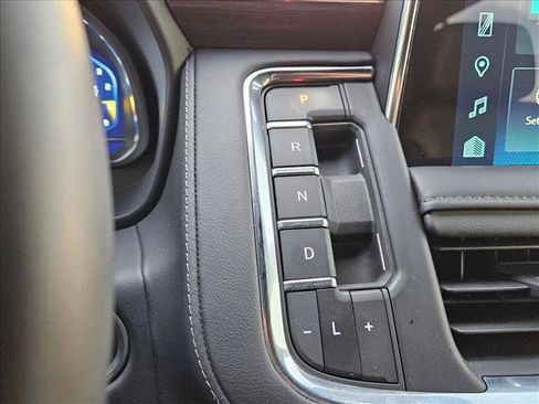 Used 2024 Chevrolet Suburban Z71 w/ Luxury Package image 16