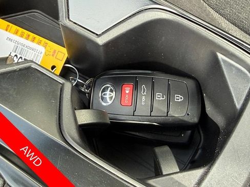 Used 2025 Toyota Camry LE AWD/4WD image 28
