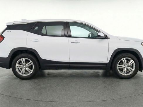 Used 2024 GMC Terrain SLE FWD image 11