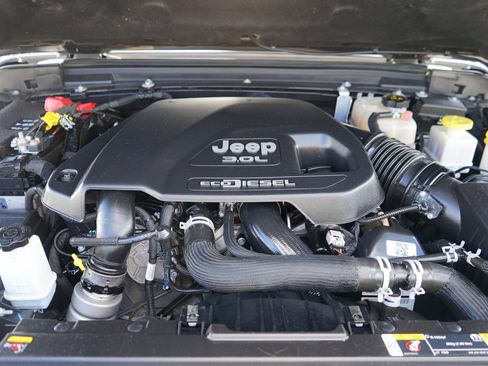 Used 2022 Jeep Gladiator Rubicon w/ LED Lighting Group AWD/4WD image 10