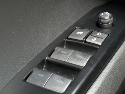 Used 2025 Toyota Camry SE w/ Convenience Package FWD image 21