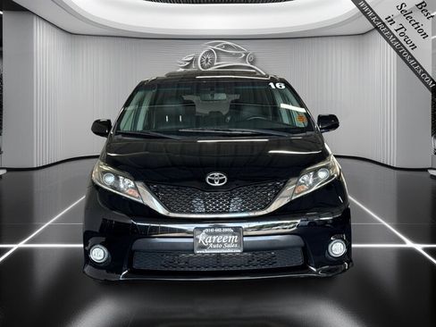 Used 2016 Toyota Sienna SE w/ SE Preferred Package FWD image 2