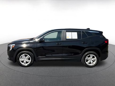 Used 2024 GMC Terrain SLE FWD image 7
