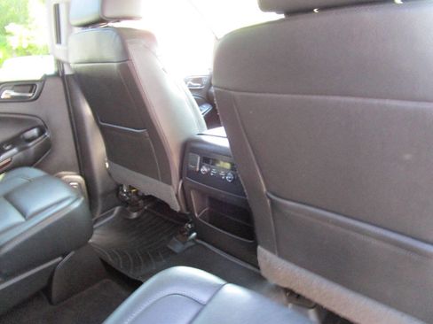 Used 2018 GMC Yukon SLT image 18