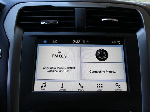 Used 2018 Ford Fusion SE w/ Fusion SE Technology Package FWD image 19
