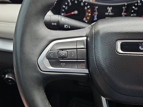 Used 2025 Jeep Compass Limited AWD/4WD image 17