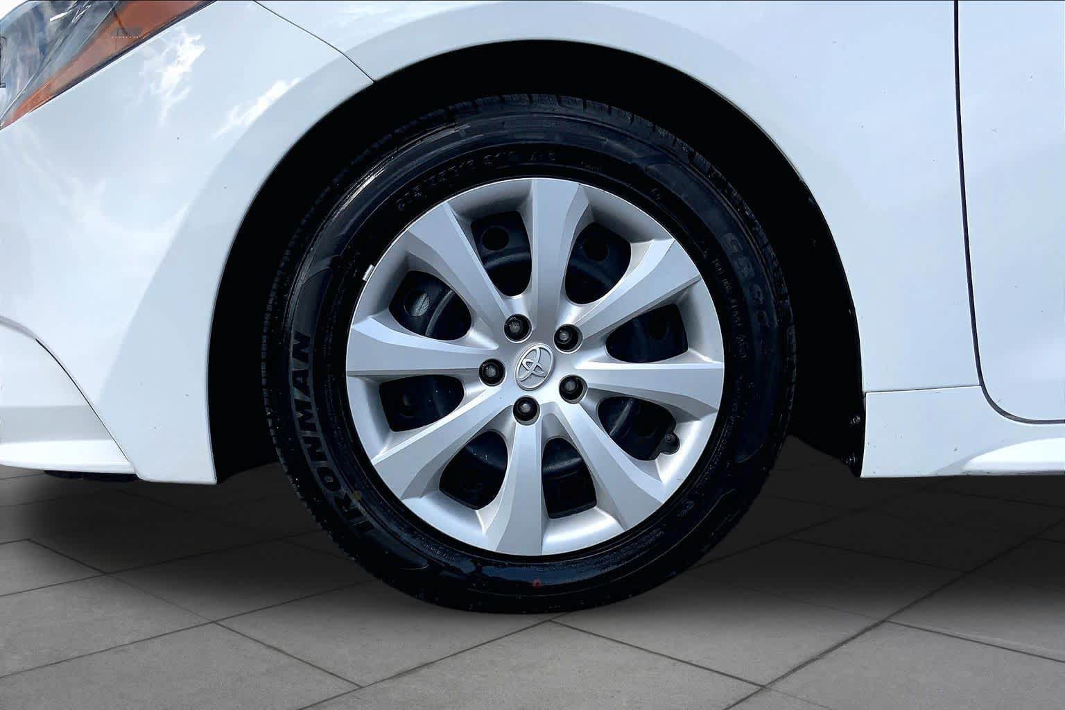 Used 2024 Toyota Corolla LE FWD image 11