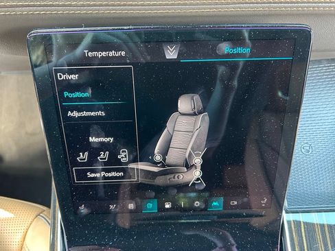 Used 2025 Cadillac Escalade Premium Luxury RWD image 36