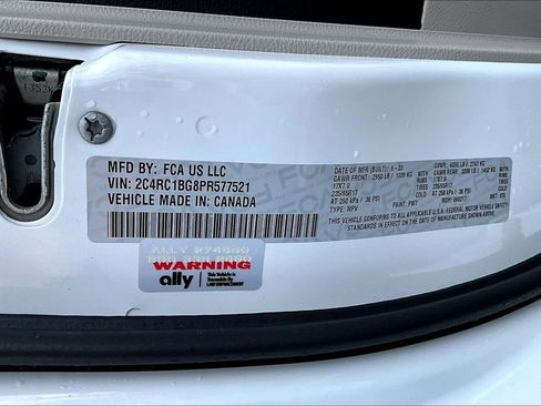 Used 2023 Chrysler Pacifica Touring-L FWD image 18