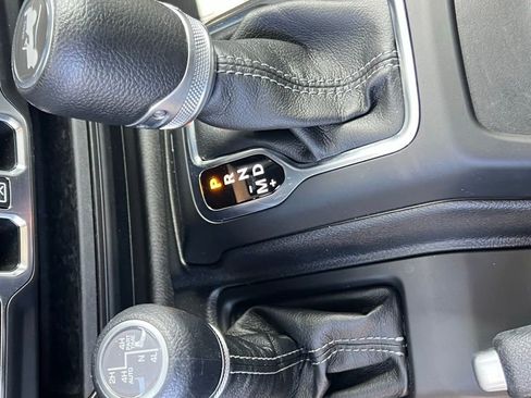 Used 2024 Jeep Wrangler Unlimited AWD/4WD image 29