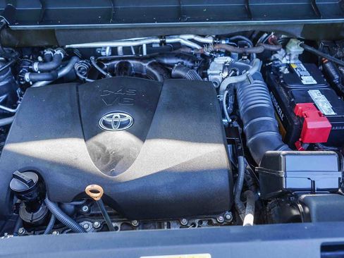 Used 2020 Toyota Highlander L AWD/4WD image 25