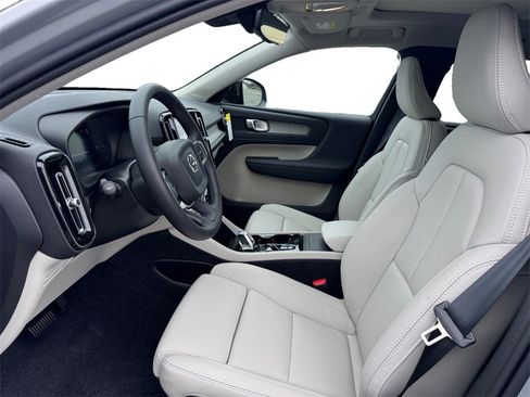 New 2026 Volvo XC40 B5 Plus w/ Protection Package Premier image 11