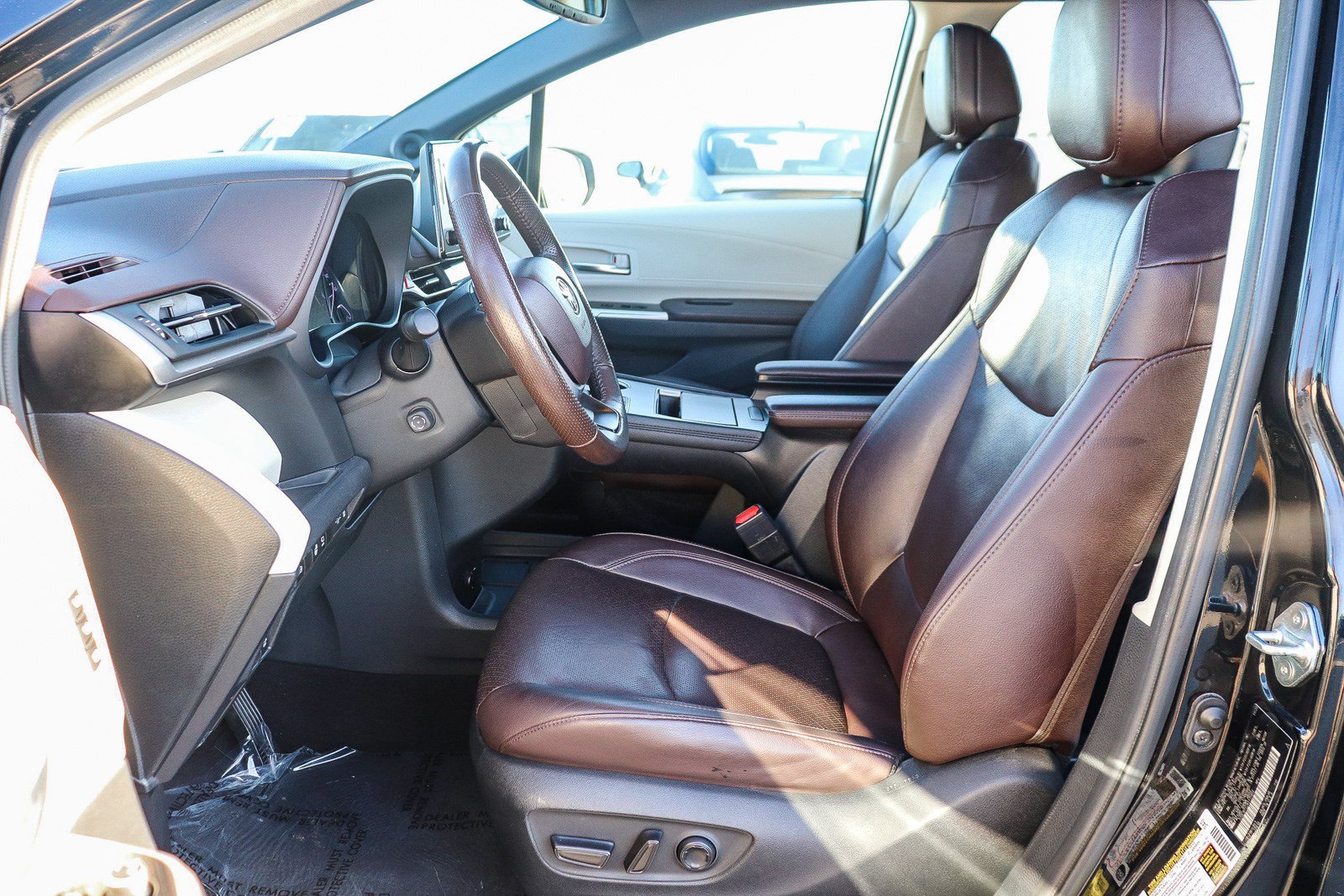 Certified 2024 Toyota Sienna Platinum AWD/4WD image 17