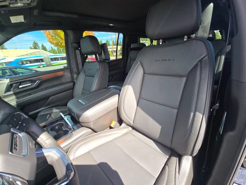 Used 2026 GMC Yukon XL Denali w/ Denali Reserve Package AWD/4WD image 22