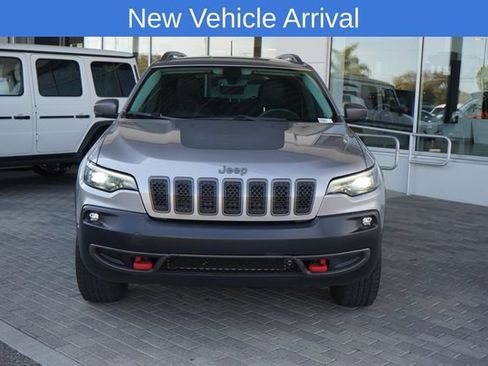 Used 2019 Jeep Cherokee Trailhawk AWD/4WD image 3